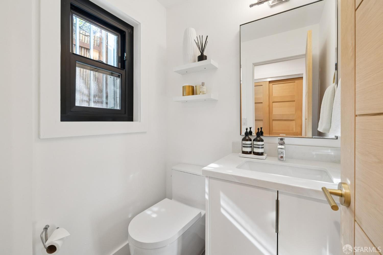 Detail Gallery Image 35 of 44 For 618 Sanchez St, San Francisco,  CA 94114 - 2 Beds | 2/1 Baths