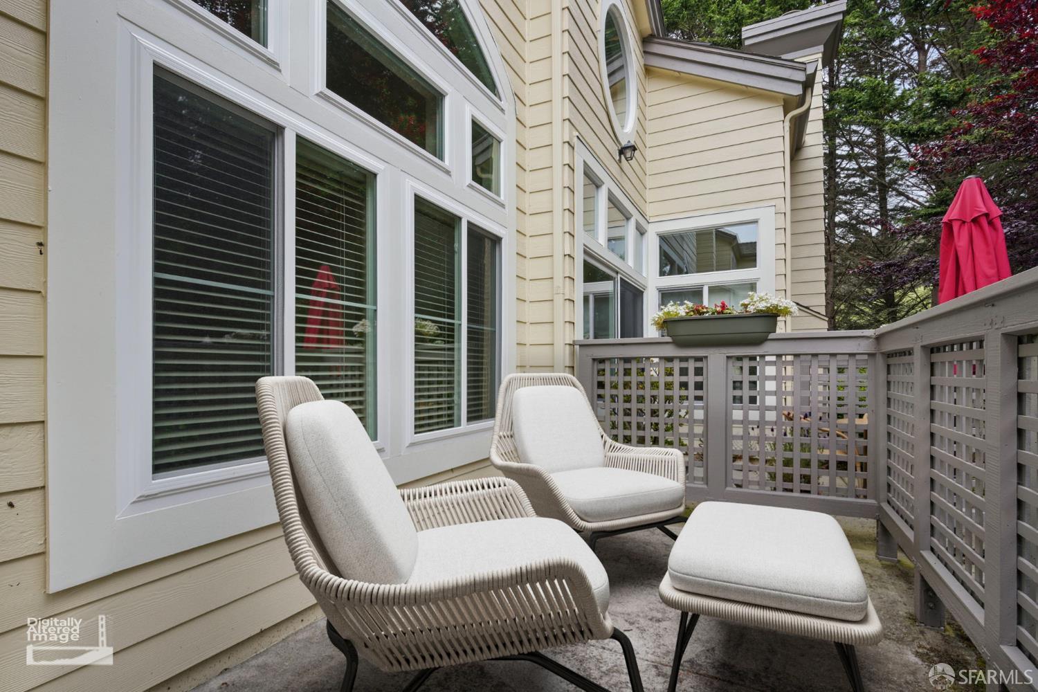 Detail Gallery Image 4 of 30 For 55 Erin Ln, Half Moon Bay,  CA 94019 - 2 Beds | 2/1 Baths