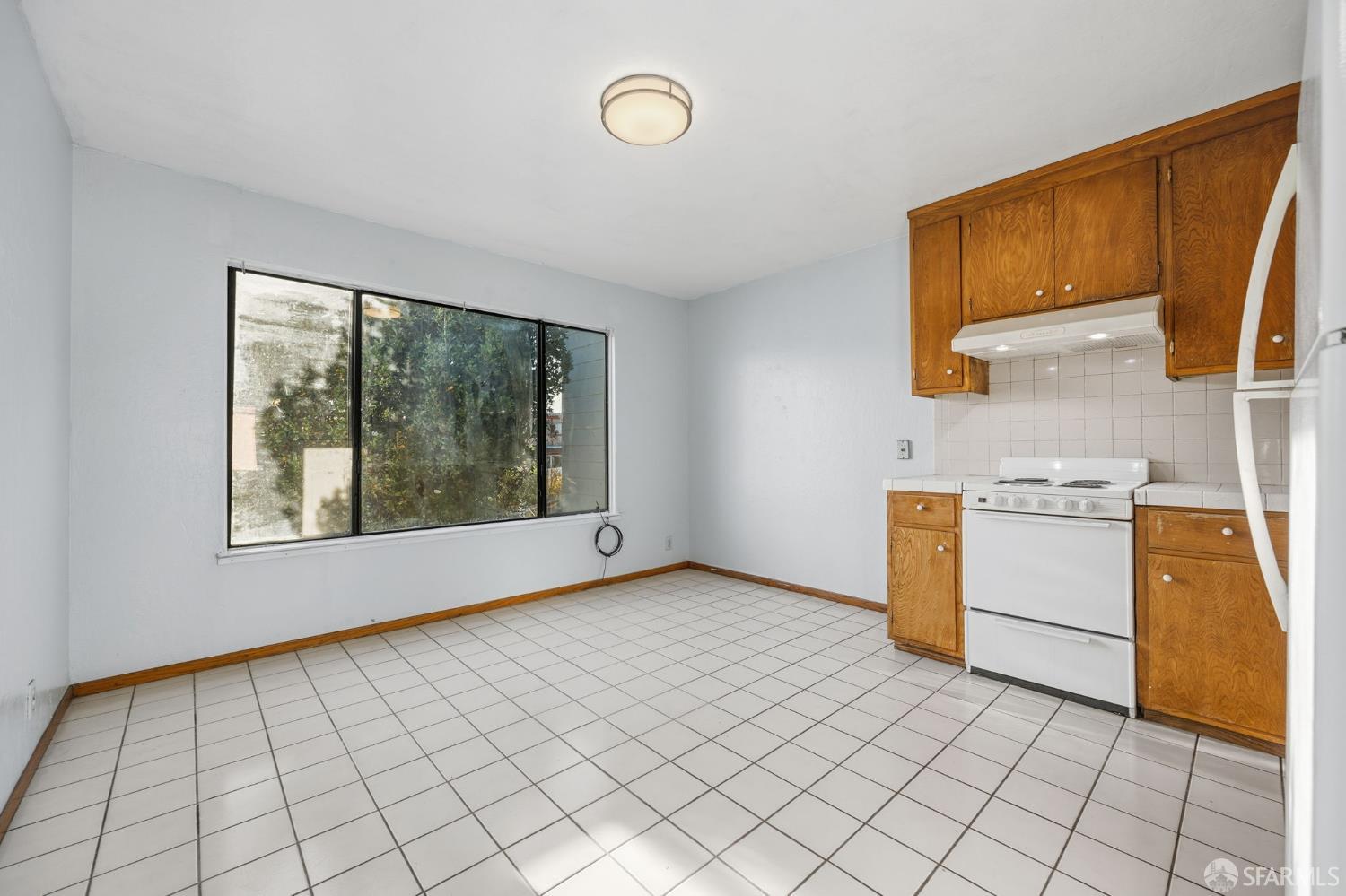 Detail Gallery Image 11 of 32 For 76 Vesta St, San Francisco,  CA 94124 - 3 Beds | 1 Baths