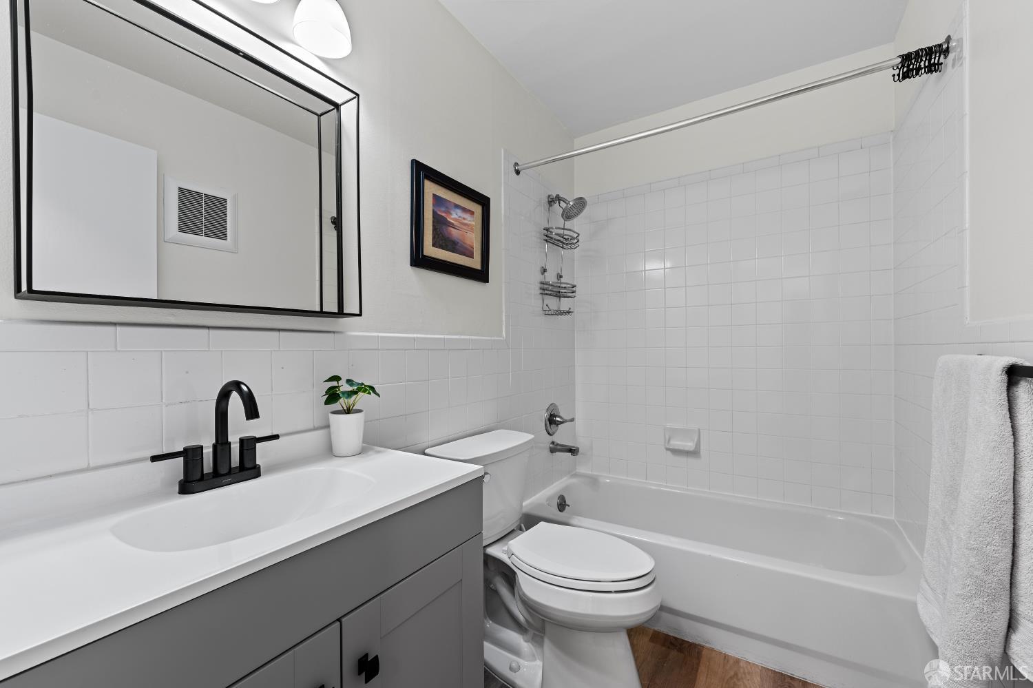 Photo #10: 426100122 Listing: Photo #10