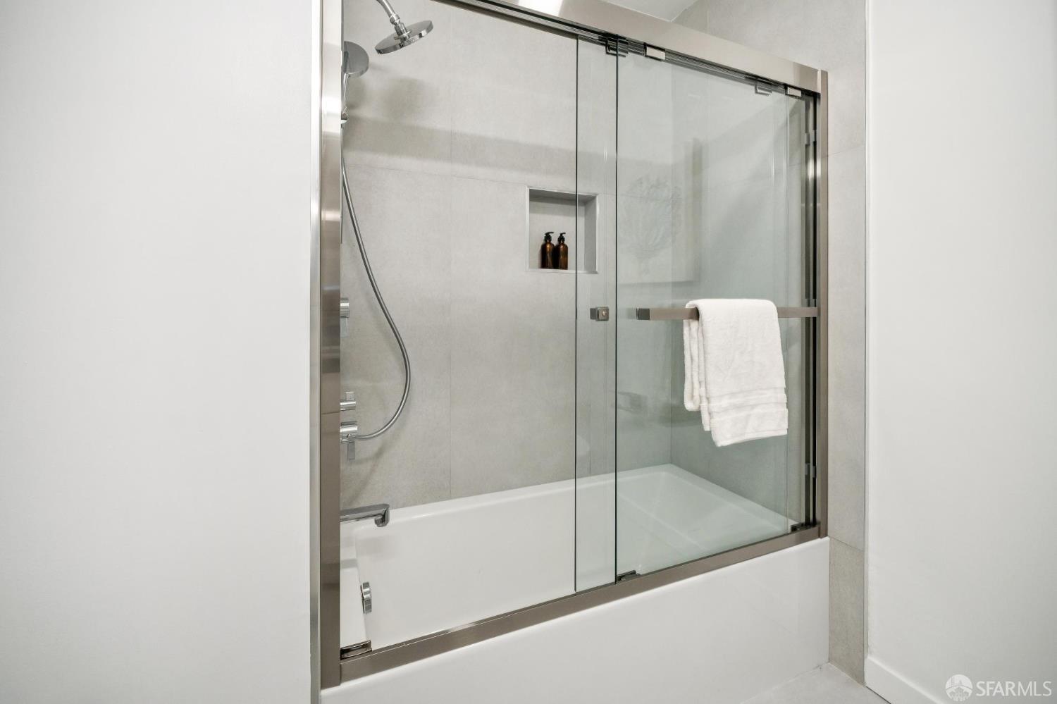 Photo #29: 426102557 Listing: Photo #29