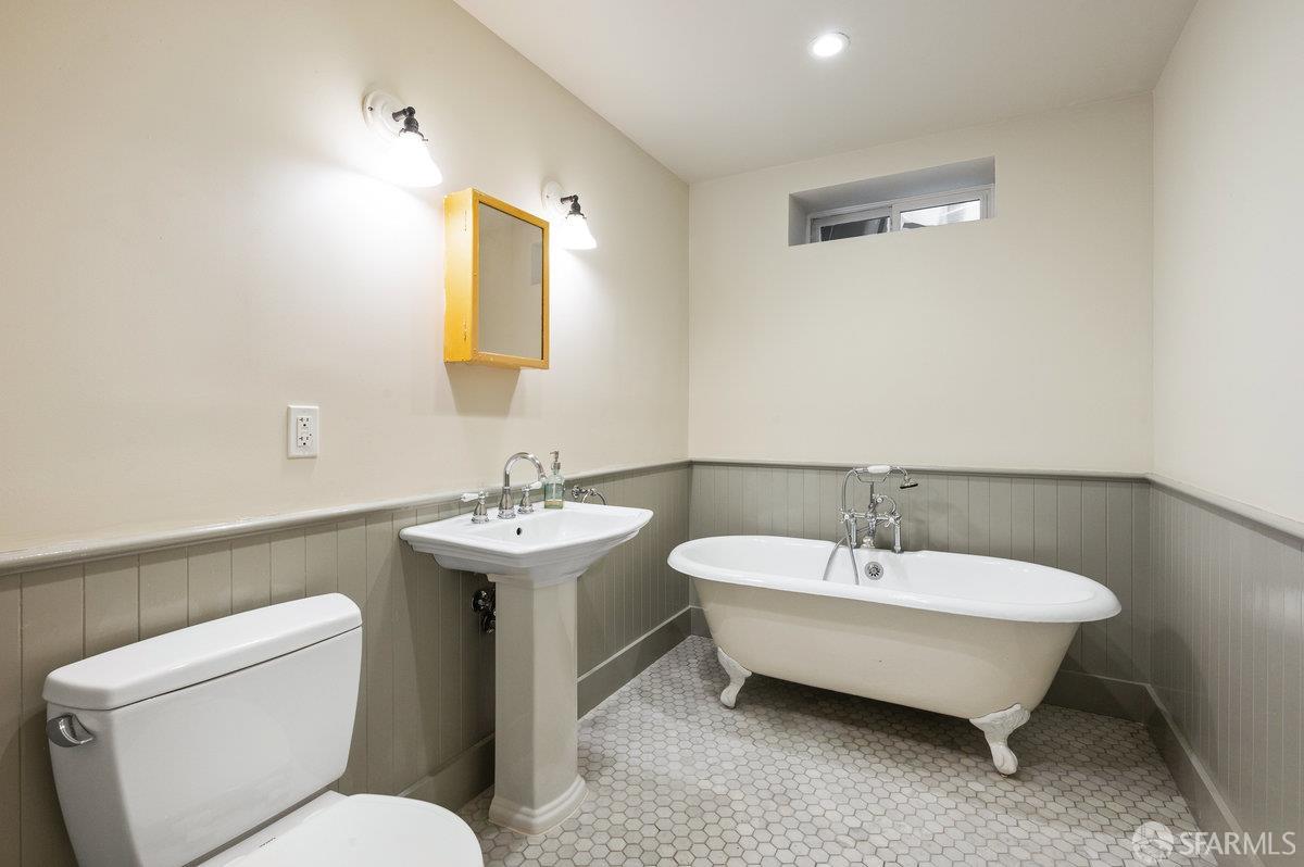 Detail Gallery Image 13 of 15 For 133 Lundys Ln, San Francisco,  CA 94110 - 3 Beds | 2 Baths