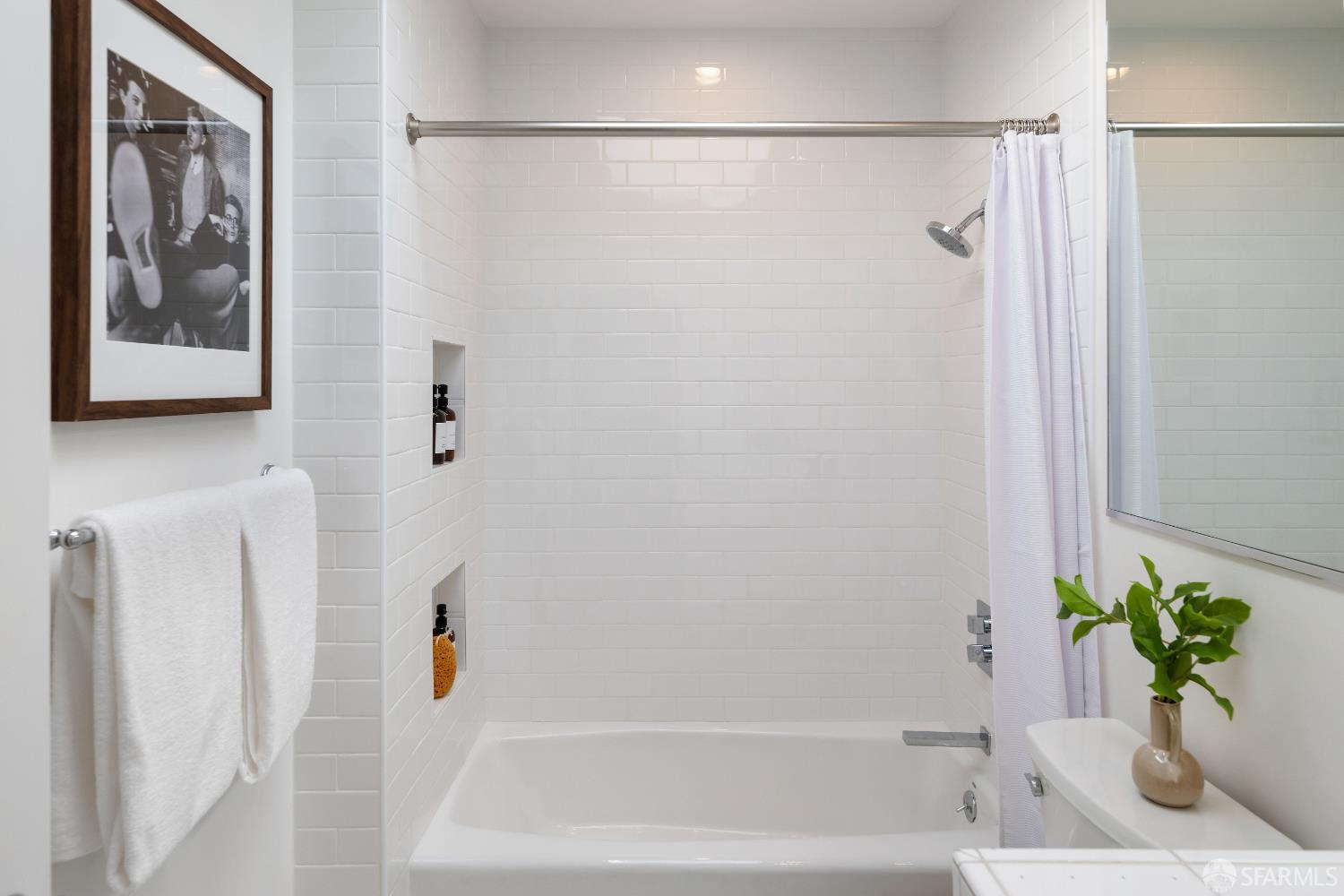 Detail Gallery Image 33 of 48 For 172 Cervantes Blvd, San Francisco,  CA 94123 - 4 Beds | 3/1 Baths