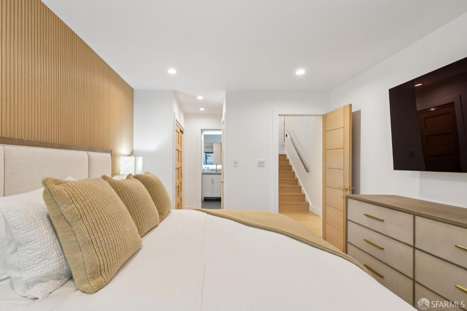 Detail Gallery Image 29 of 44 For 618 Sanchez St, San Francisco,  CA 94114 - 2 Beds | 2/1 Baths