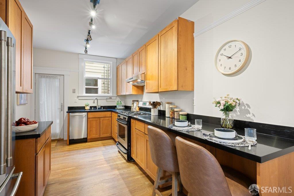 Photo #3: 426105404 Listing: Photo #3