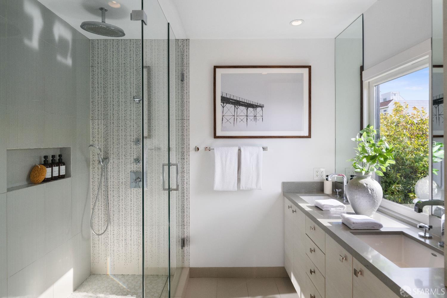 Detail Gallery Image 27 of 48 For 172 Cervantes Blvd, San Francisco,  CA 94123 - 4 Beds | 3/1 Baths