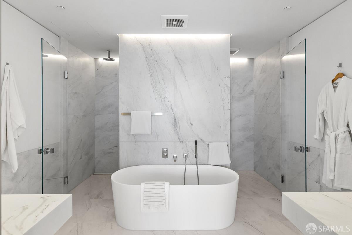 Detail Gallery Image 33 of 78 For 1 Steuart Ln #1901,  San Francisco,  CA 94105 - 3 Beds | 3 Baths