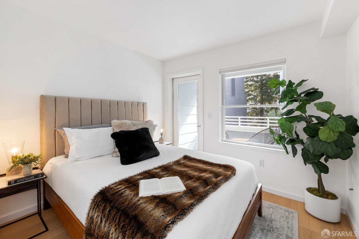 Detail Gallery Image 4 of 31 For 1880 Steiner St #208,  San Francisco,  CA 94115 - 2 Beds | 2 Baths