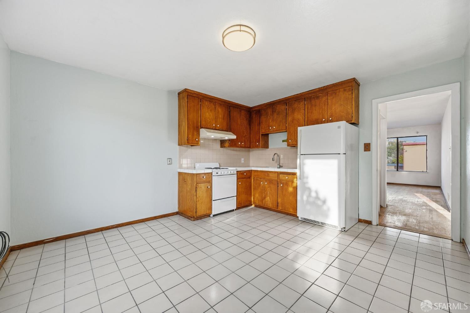 Detail Gallery Image 13 of 32 For 76 Vesta St, San Francisco,  CA 94124 - 3 Beds | 1 Baths