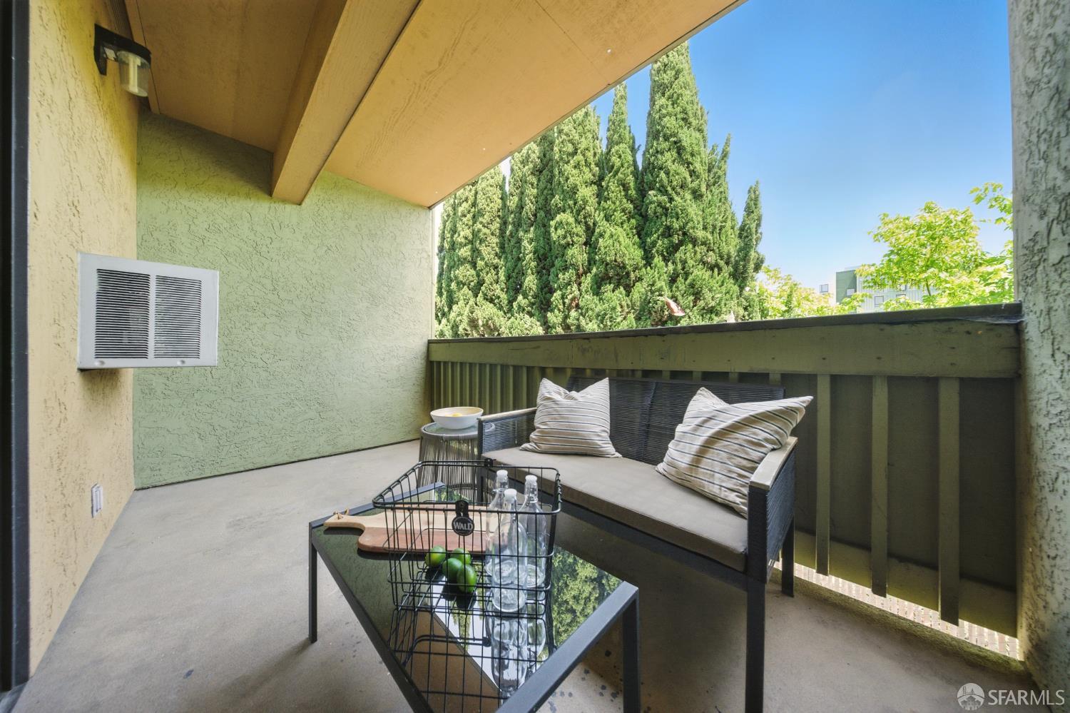 Detail Gallery Image 12 of 17 For 16006 E 14th St #101,  San Leandro,  CA 94578 - 2 Beds | 1 Baths