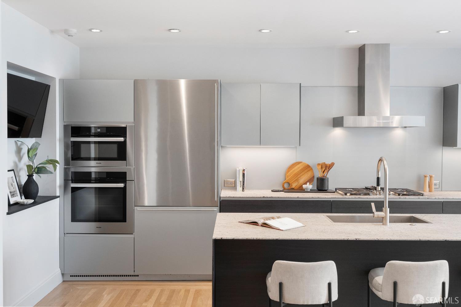 Detail Gallery Image 16 of 48 For 172 Cervantes Blvd, San Francisco,  CA 94123 - 4 Beds | 3/1 Baths