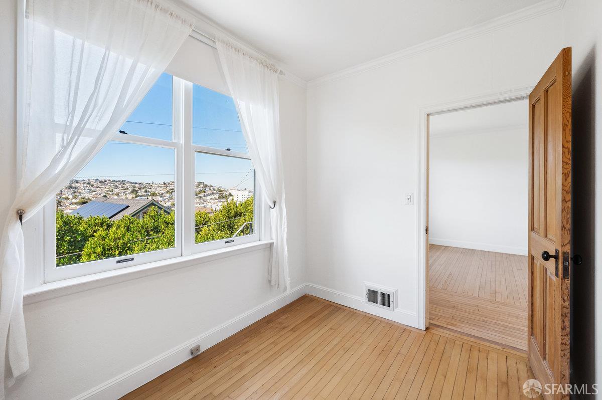 Detail Gallery Image 2 of 15 For 133 Lundys Ln, San Francisco,  CA 94110 - 3 Beds | 2 Baths