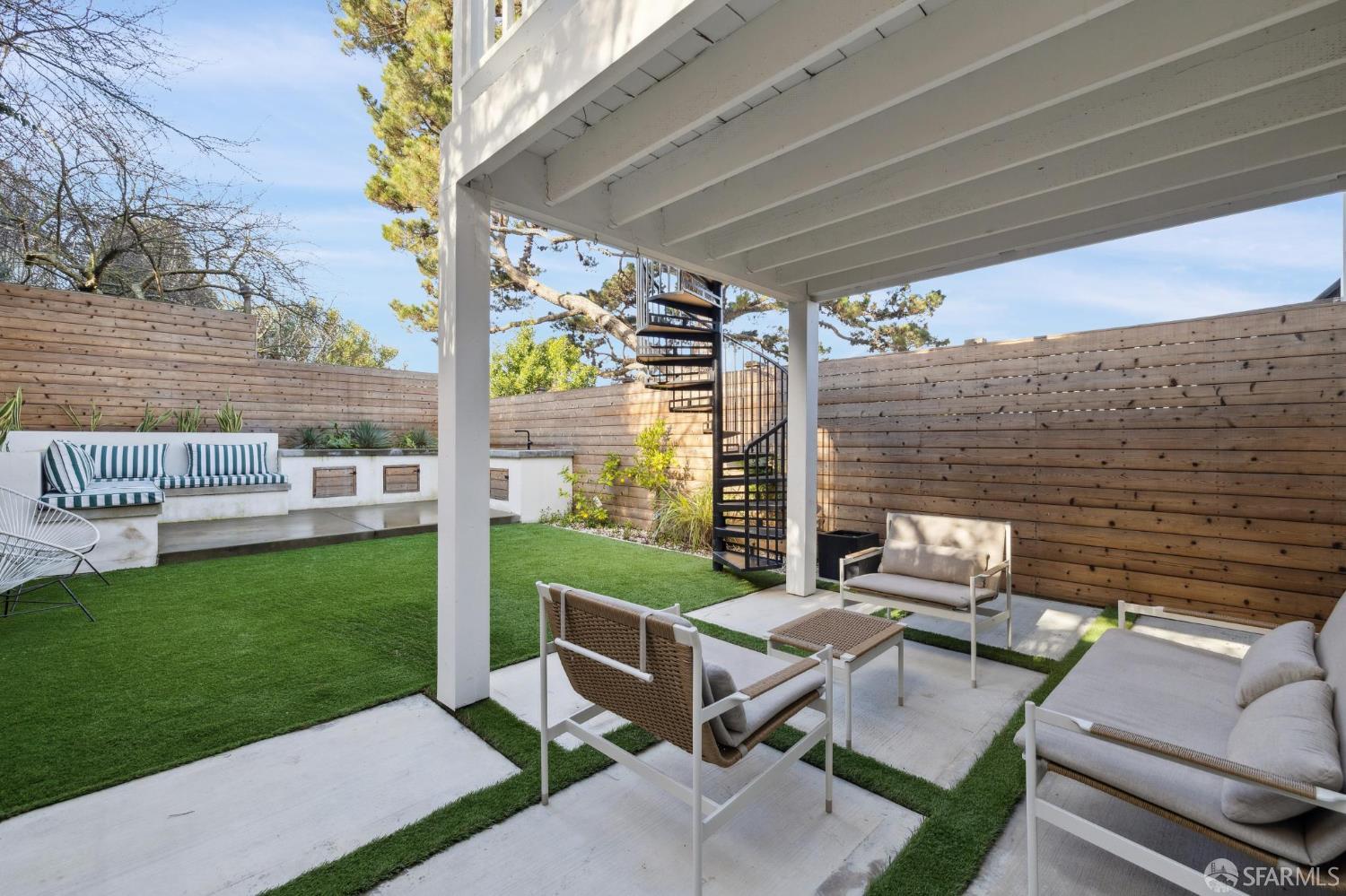 Detail Gallery Image 38 of 44 For 618 Sanchez St, San Francisco,  CA 94114 - 2 Beds | 2/1 Baths