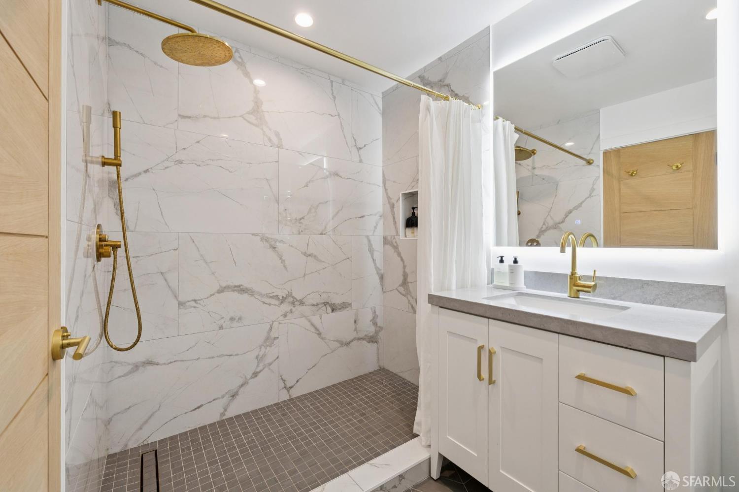 Detail Gallery Image 32 of 44 For 618 Sanchez St, San Francisco,  CA 94114 - 2 Beds | 2/1 Baths