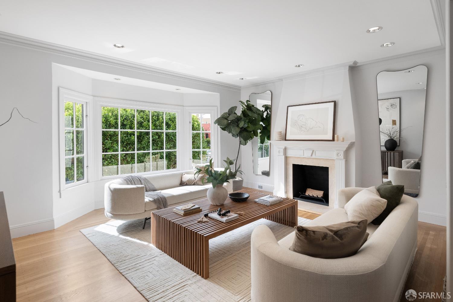 Detail Gallery Image 4 of 48 For 172 Cervantes Blvd, San Francisco,  CA 94123 - 4 Beds | 3/1 Baths