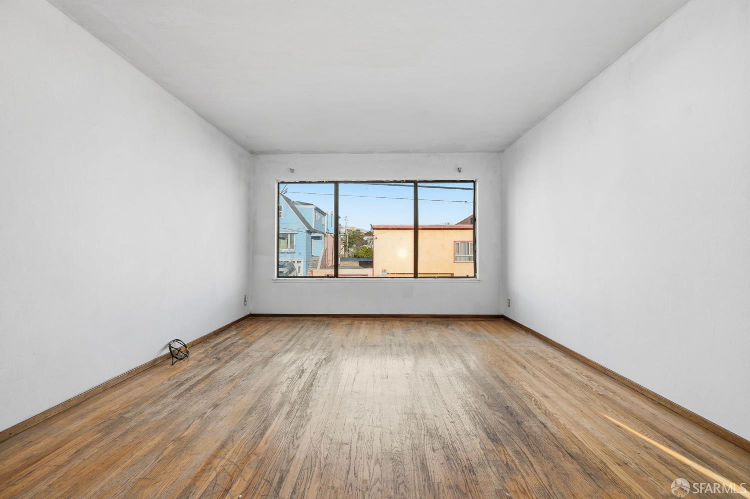 Detail Gallery Image 6 of 32 For 76 Vesta St, San Francisco,  CA 94124 - 3 Beds | 1 Baths