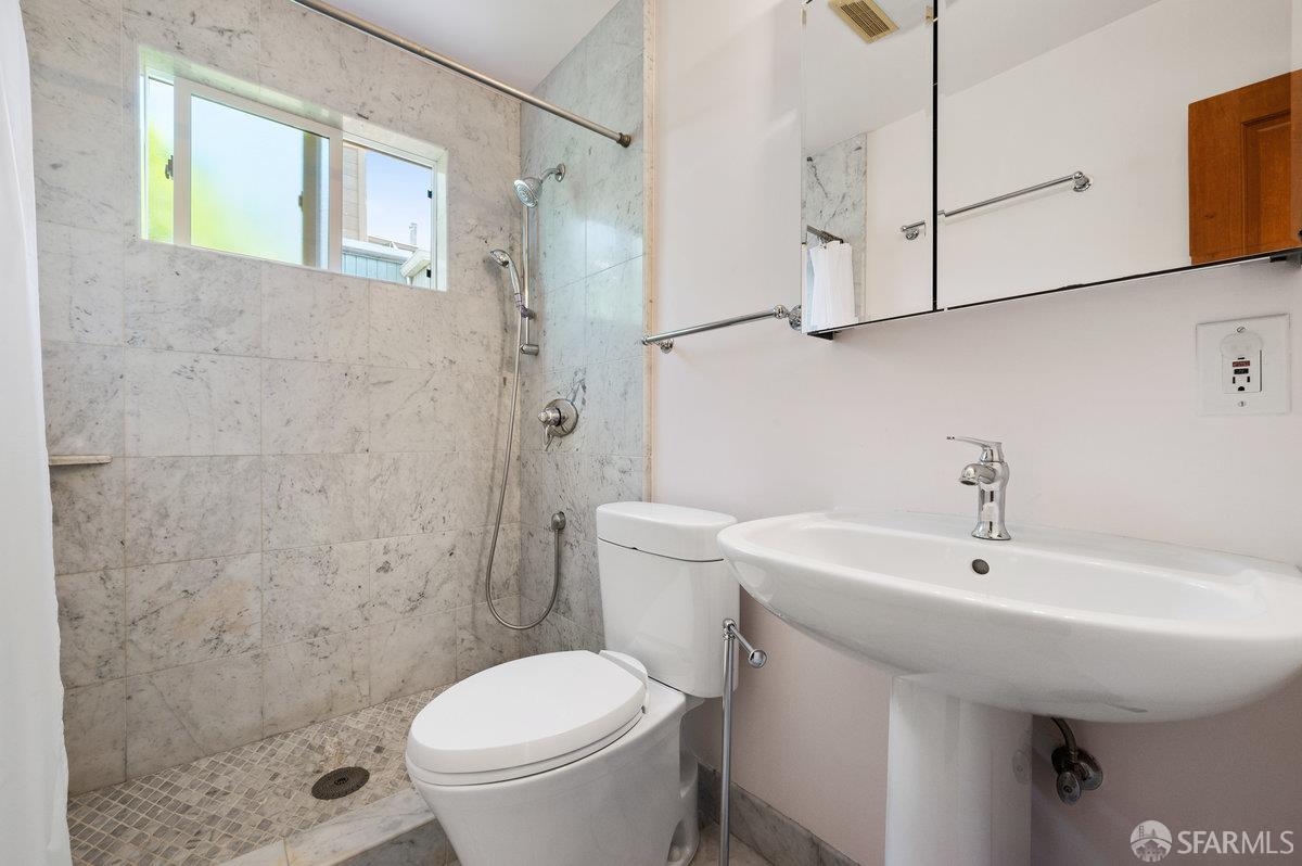 Detail Gallery Image 6 of 15 For 133 Lundys Ln, San Francisco,  CA 94110 - 3 Beds | 2 Baths