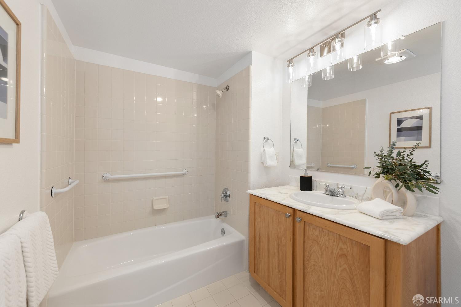 Detail Gallery Image 16 of 31 For 1880 Steiner St #208,  San Francisco,  CA 94115 - 2 Beds | 2 Baths