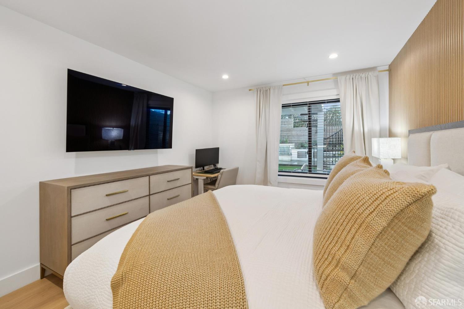 Detail Gallery Image 28 of 44 For 618 Sanchez St, San Francisco,  CA 94114 - 2 Beds | 2/1 Baths