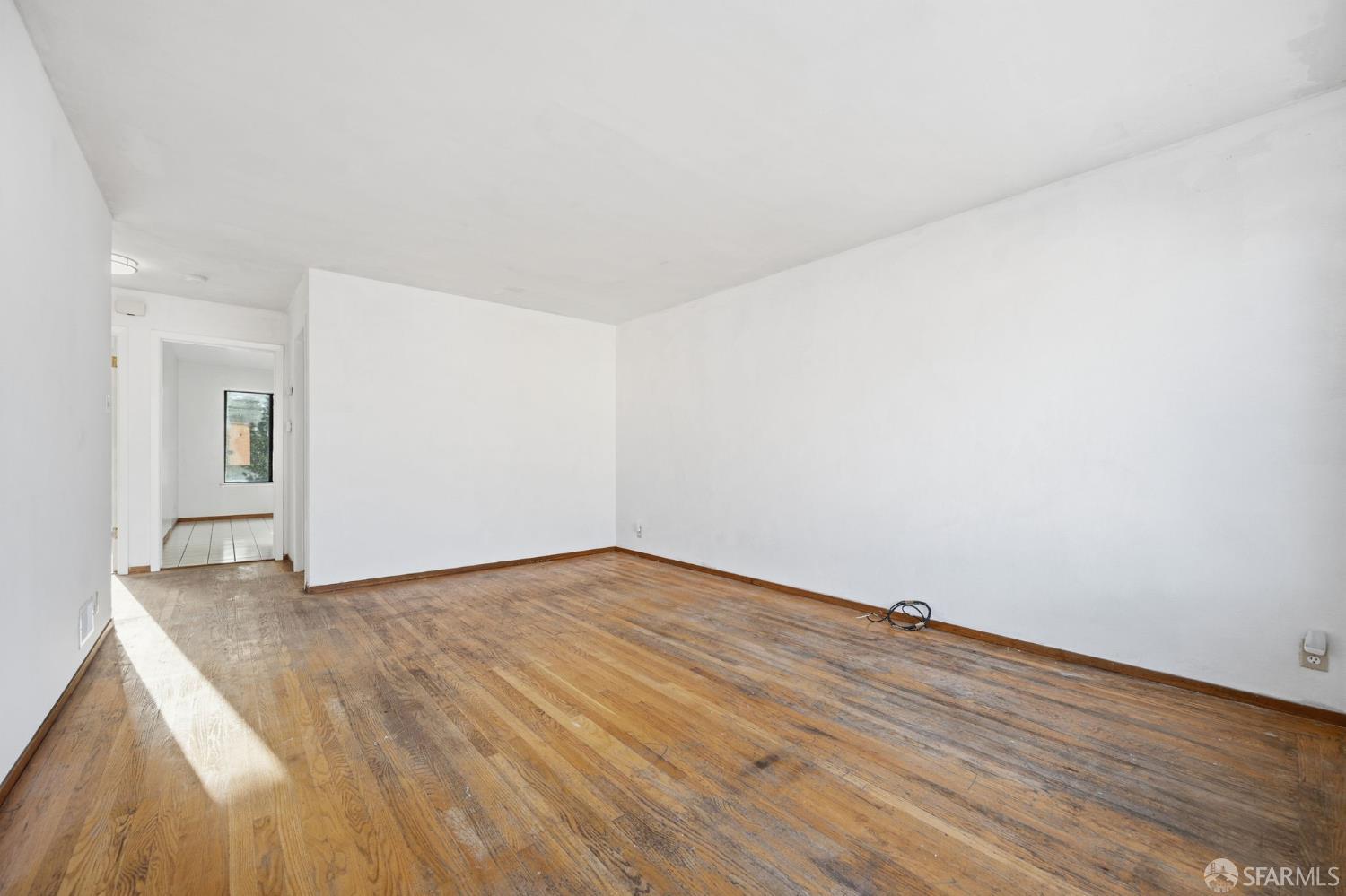 Detail Gallery Image 7 of 32 For 76 Vesta St, San Francisco,  CA 94124 - 3 Beds | 1 Baths