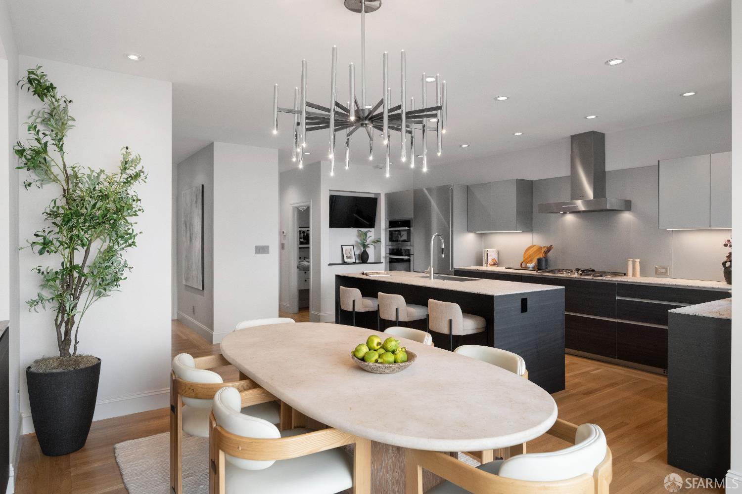 Detail Gallery Image 13 of 48 For 172 Cervantes Blvd, San Francisco,  CA 94123 - 4 Beds | 3/1 Baths