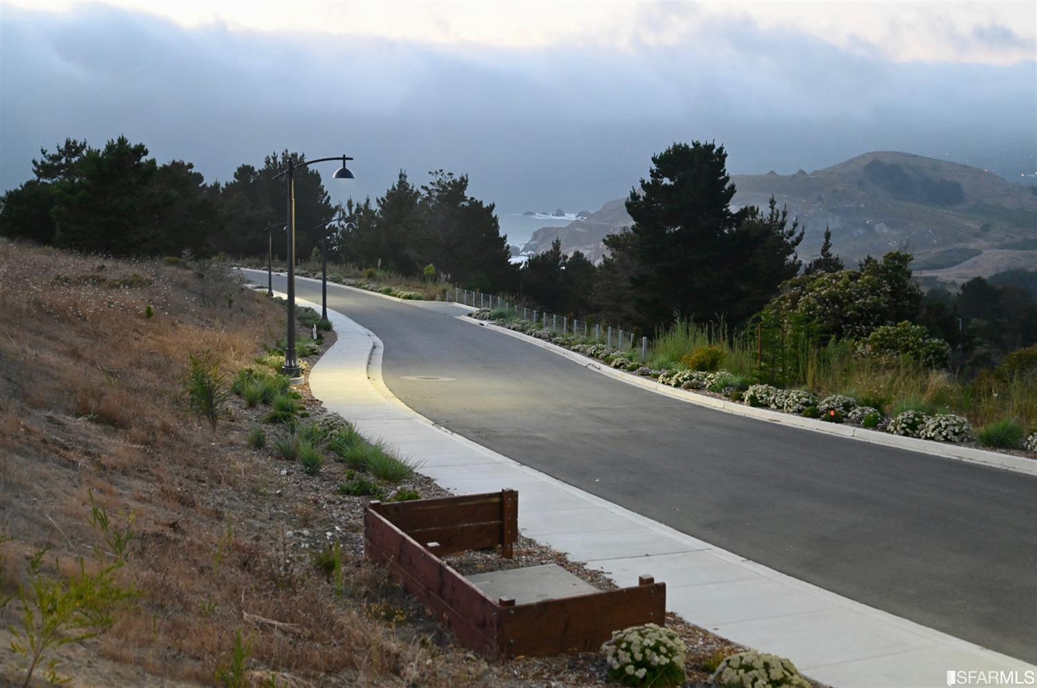 Detail Gallery Image 5 of 8 For 1 Ohlone Dr, Pacifica,  CA 94044 - – Beds | – Baths