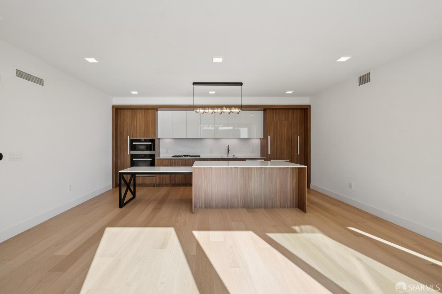 Photo #12: 425010610 Listing: Photo #12