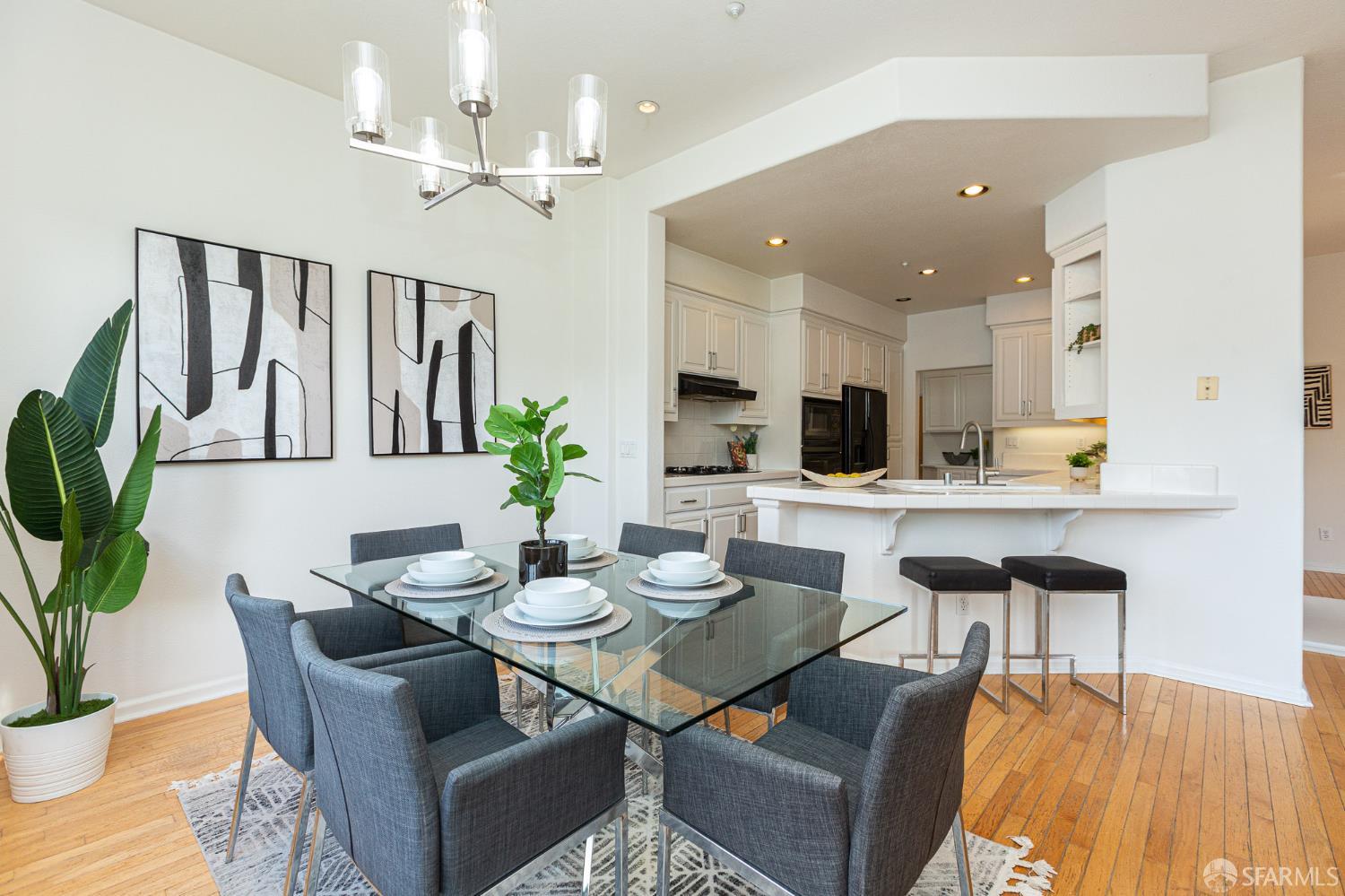 Detail Gallery Image 12 of 50 For 141 Kestrel Ct, Brisbane,  CA 94005 - 2 Beds | 2 Baths