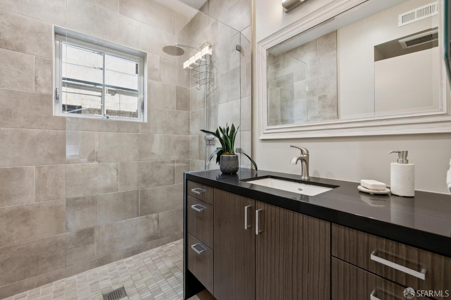 Detail Gallery Image 31 of 45 For 1536 Cherry St #B,  San Carlos,  CA 94070 - 3 Beds | 2/1 Baths