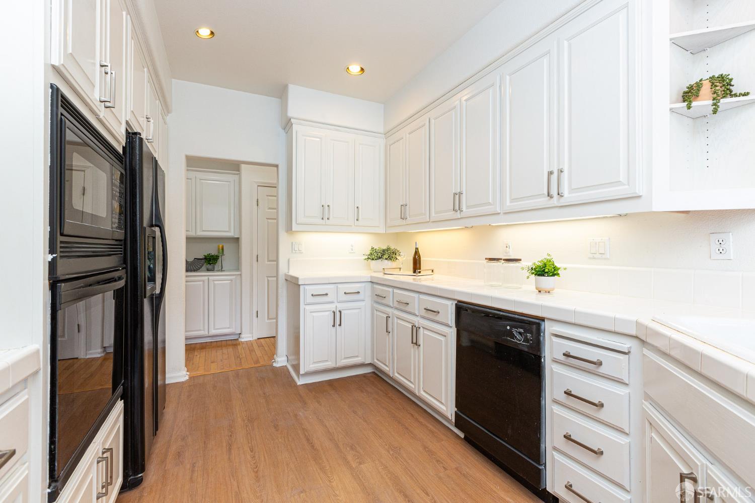 Detail Gallery Image 18 of 50 For 141 Kestrel Ct, Brisbane,  CA 94005 - 2 Beds | 2 Baths