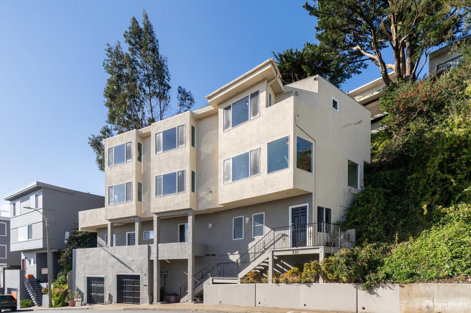 Detail Gallery Image 21 of 83 For 221 Cresta Vista Dr, San Francisco,  CA 94127 - 4 Beds | 3 Baths