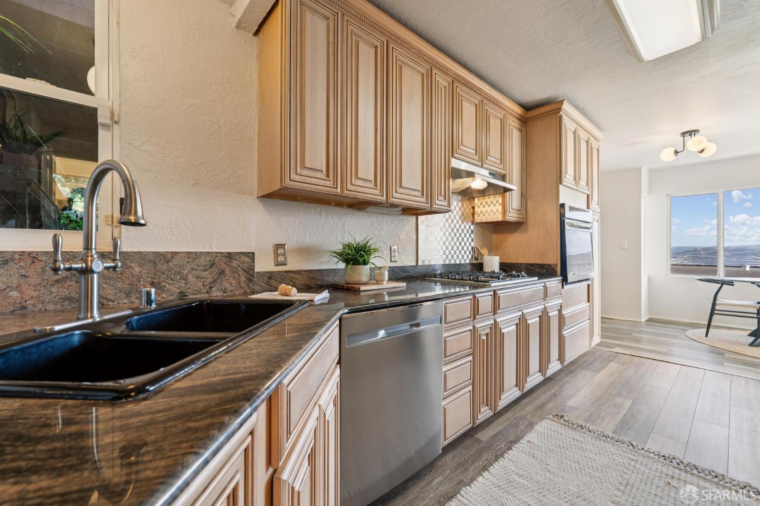 Detail Gallery Image 32 of 83 For 221 Cresta Vista Dr, San Francisco,  CA 94127 - 4 Beds | 3 Baths