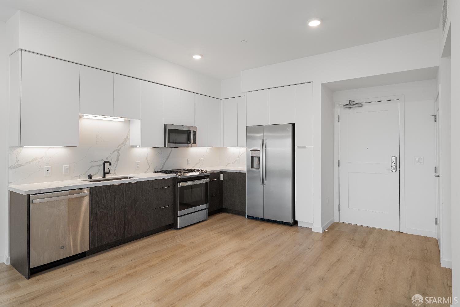 Detail Gallery Image 2 of 36 For 52 Sw Kirkwood Ave #414,  San Francisco,  CA 94124 - 1 Beds | 1 Baths