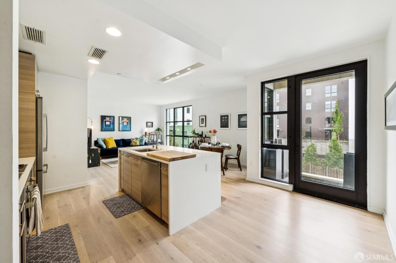 Photo #8: 426105791 Listing: Photo #8