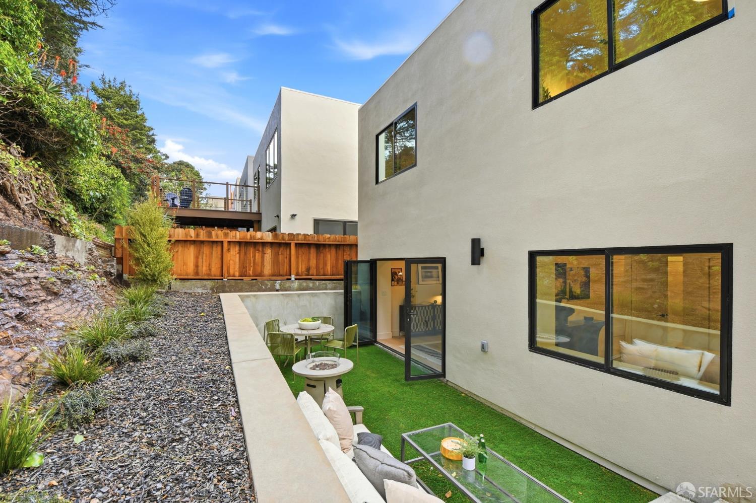 Detail Gallery Image 29 of 49 For 9 Clairview Ct, San Francisco,  CA 94131 - 4 Beds | 3 Baths