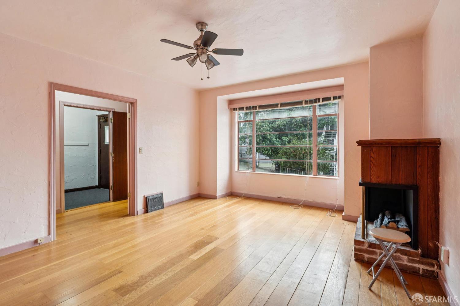 Detail Gallery Image 3 of 45 For 1551 Hampshire St, San Francisco,  CA 94110 - – Beds | – Baths