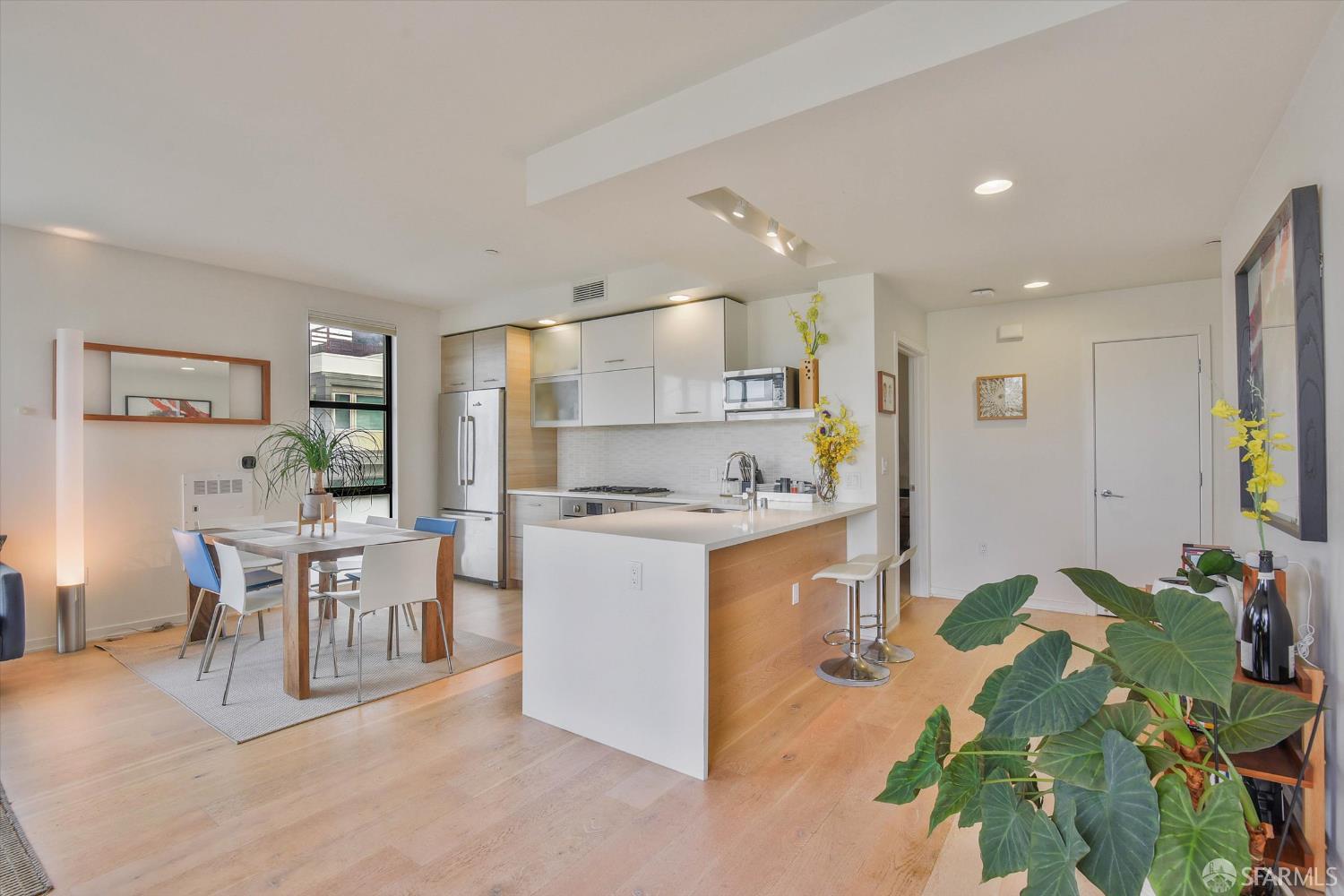 Detail Gallery Image 6 of 42 For 451 Donahue St, San Francisco,  CA 94124 - 2 Beds | 2 Baths