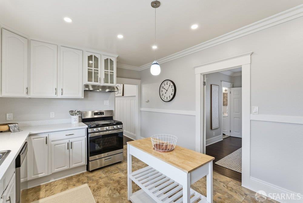 Detail Gallery Image 9 of 30 For 2040 Crosby Ave, Oakland,  CA 94601 - 4 Beds | 2 Baths