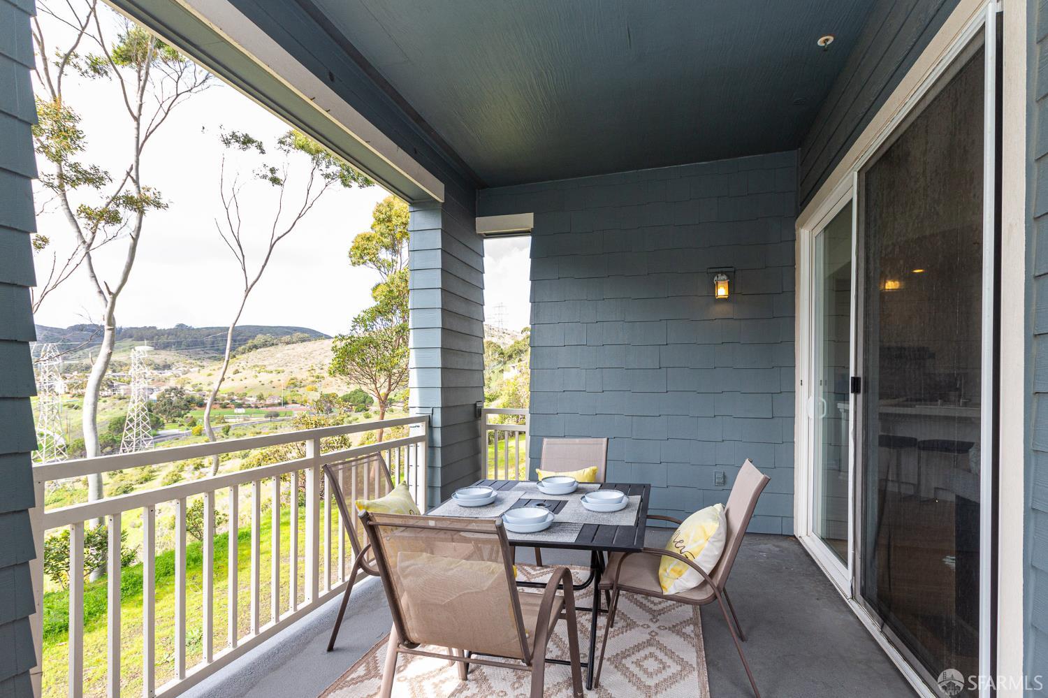 Detail Gallery Image 9 of 50 For 141 Kestrel Ct, Brisbane,  CA 94005 - 2 Beds | 2 Baths