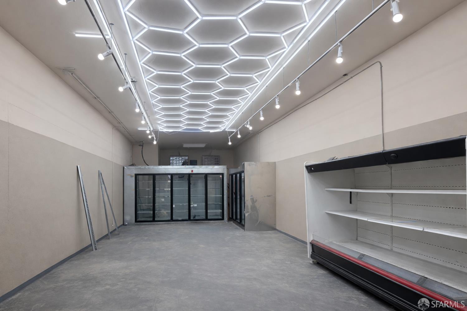 Detail Gallery Image 3 of 4 For 2501 14th Ave, Oakland,  CA 94606 - – Beds | – Baths