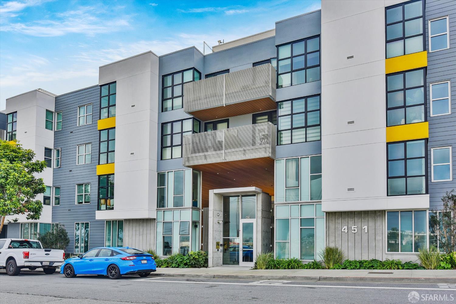 Detail Gallery Image 2 of 42 For 451 Donahue St, San Francisco,  CA 94124 - 2 Beds | 2 Baths