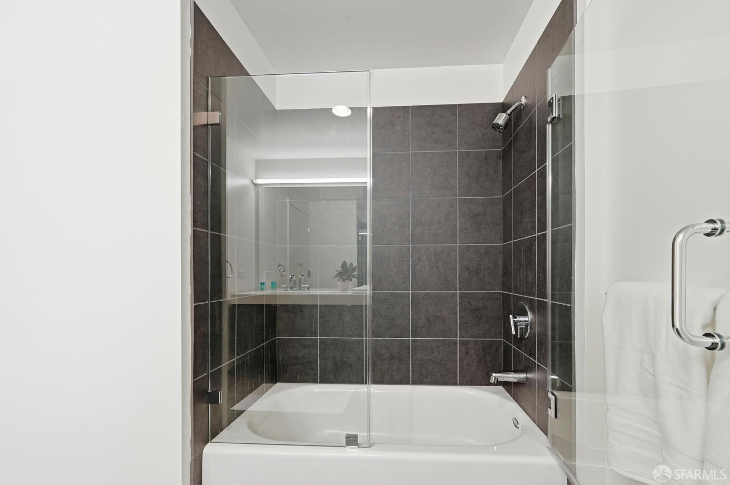 Photo #75: 426105663 Listing: Photo #75