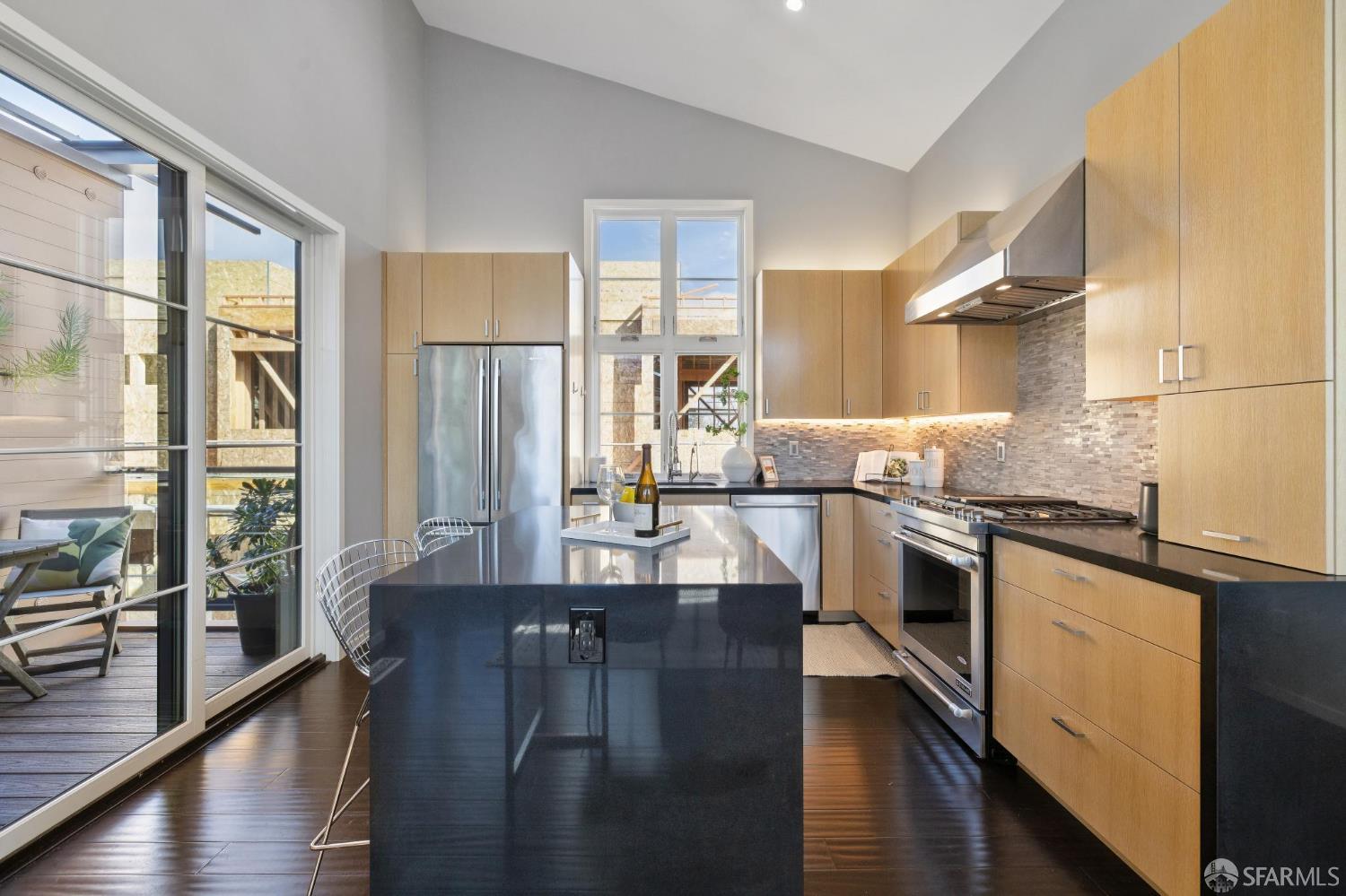 Detail Gallery Image 17 of 45 For 1536 Cherry St #B,  San Carlos,  CA 94070 - 3 Beds | 2/1 Baths