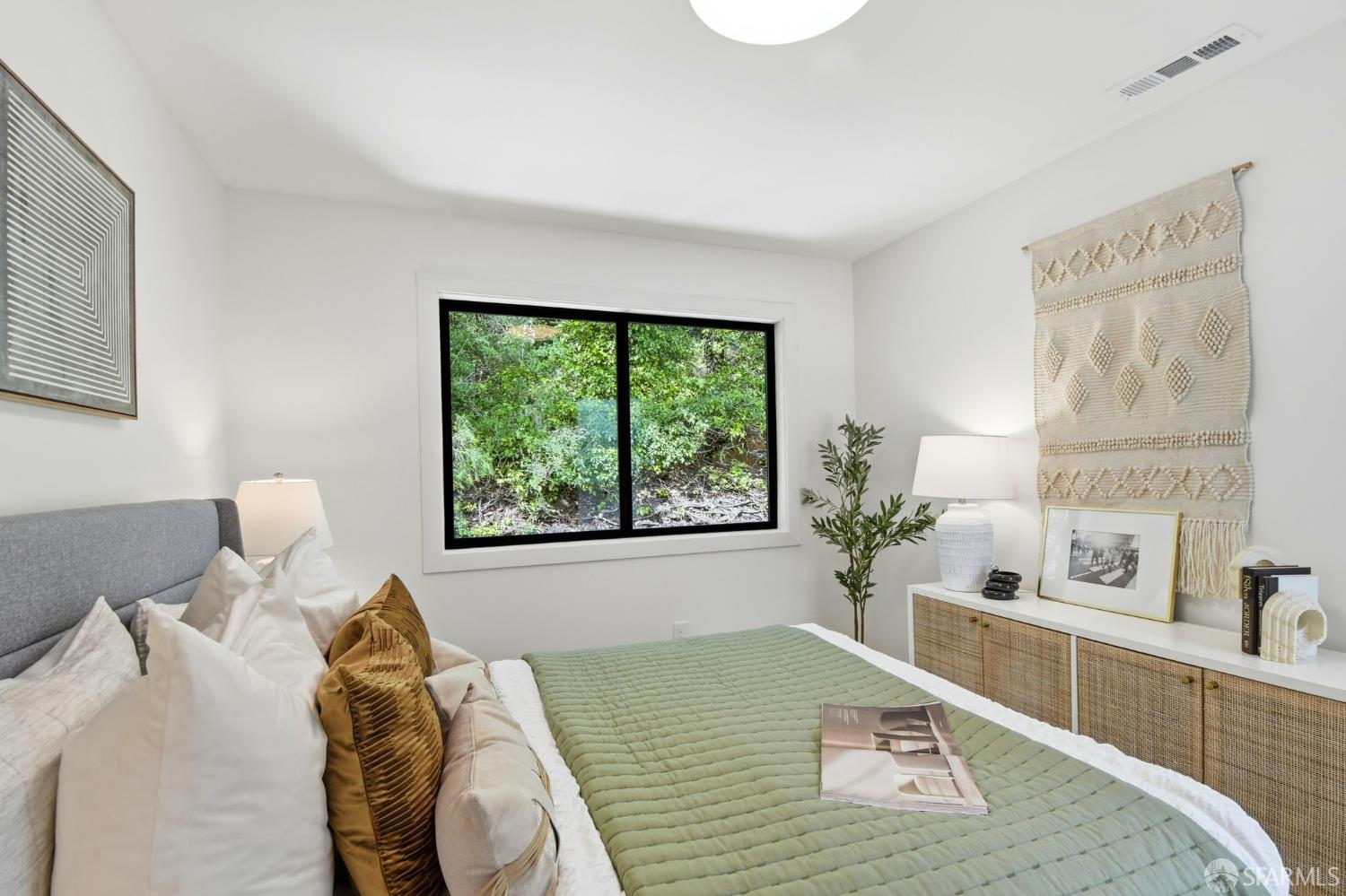 Detail Gallery Image 17 of 49 For 9 Clairview Ct, San Francisco,  CA 94131 - 4 Beds | 3 Baths