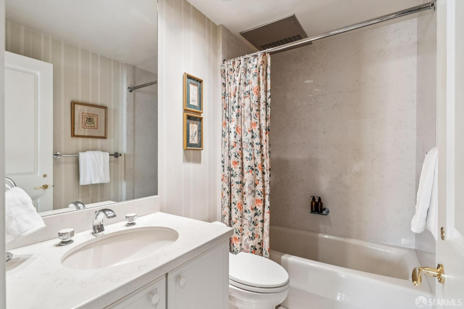 Photo #17: 426105605 Listing: Photo #17