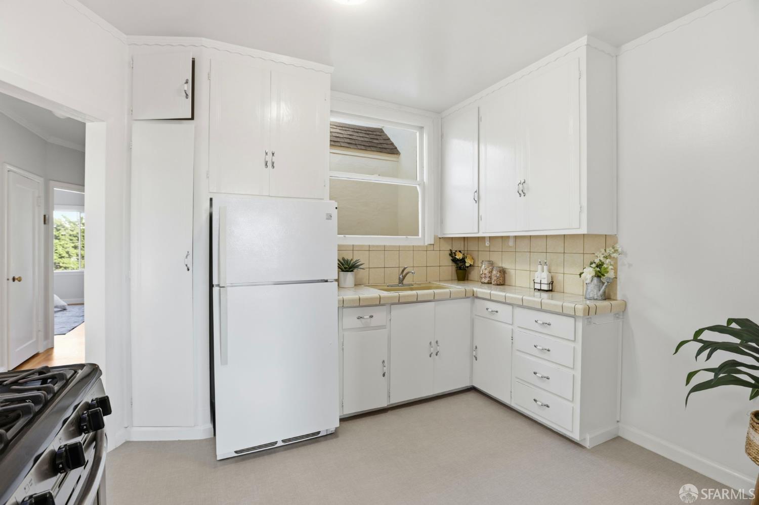 Detail Gallery Image 8 of 38 For 2442 44th Ave, San Francisco,  CA 94116 - 2 Beds | 1 Baths