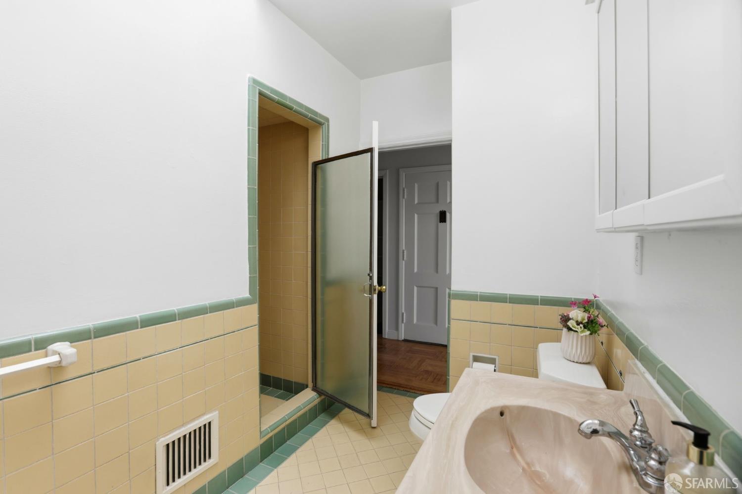 Detail Gallery Image 22 of 38 For 2442 44th Ave, San Francisco,  CA 94116 - 2 Beds | 1 Baths