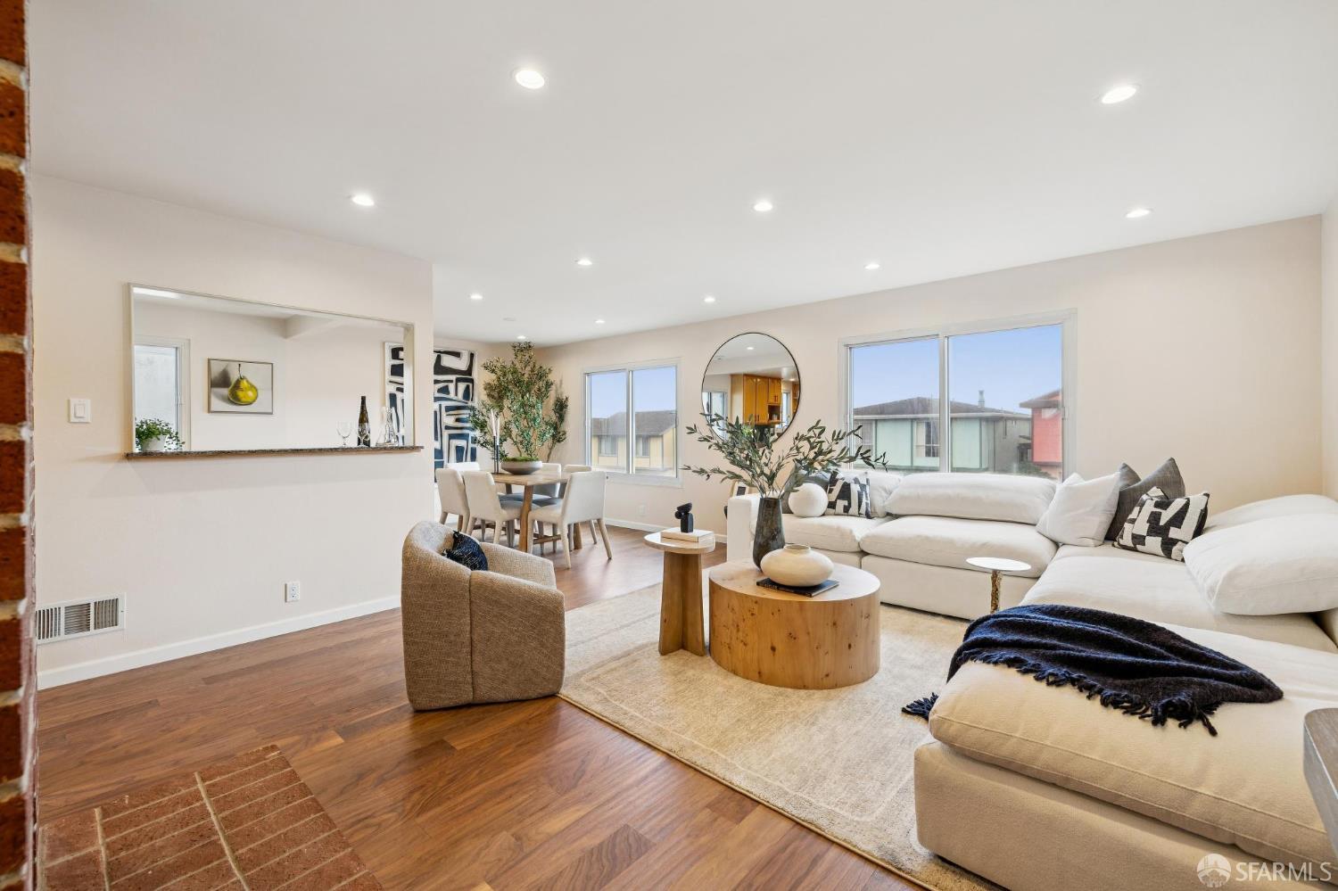 Detail Gallery Image 9 of 57 For 257 Hampshire Ct, Daly City,  CA 94015 - 5 Beds | 4 Baths