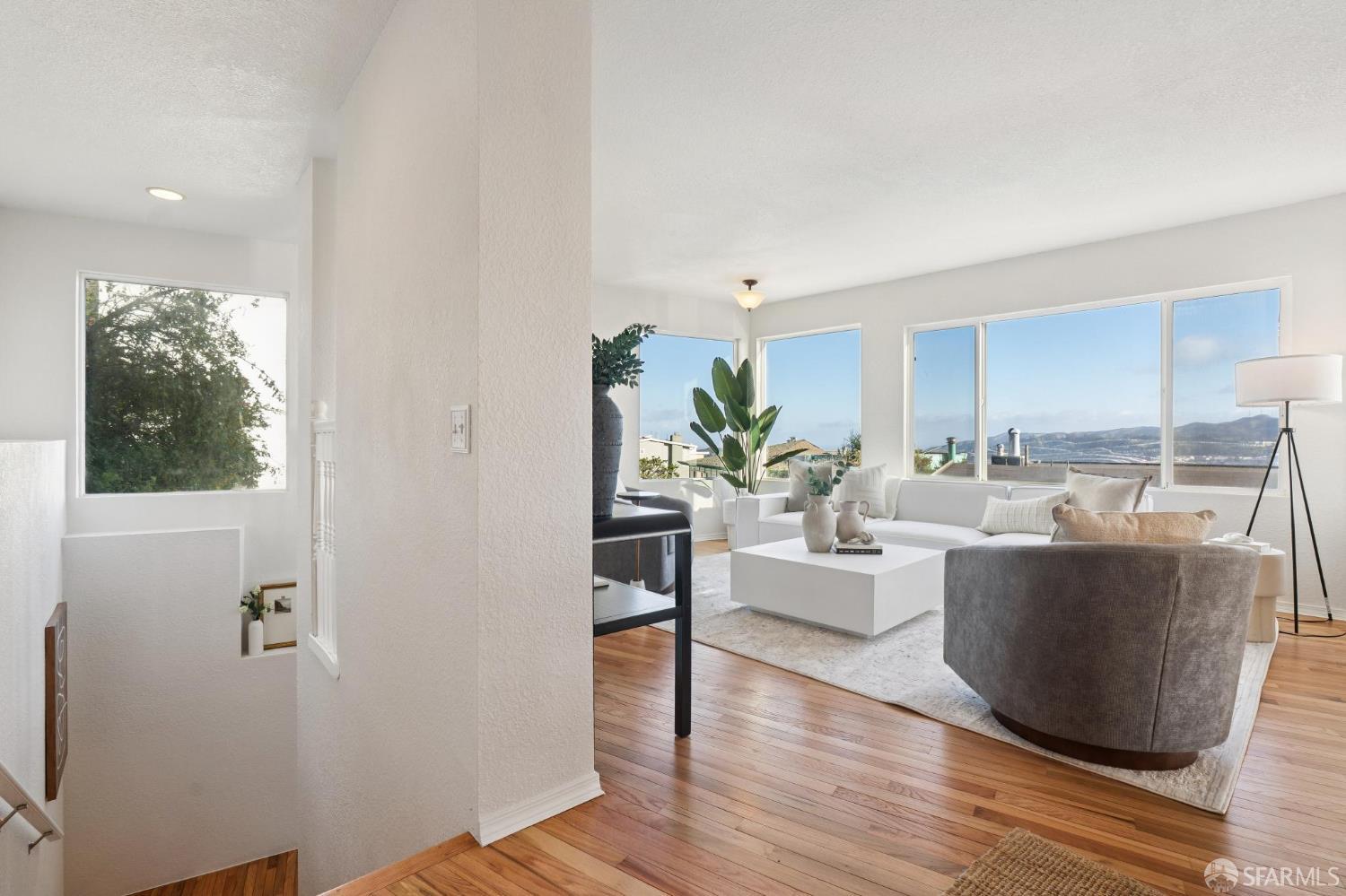 Detail Gallery Image 25 of 83 For 221 Cresta Vista Dr, San Francisco,  CA 94127 - 4 Beds | 3 Baths