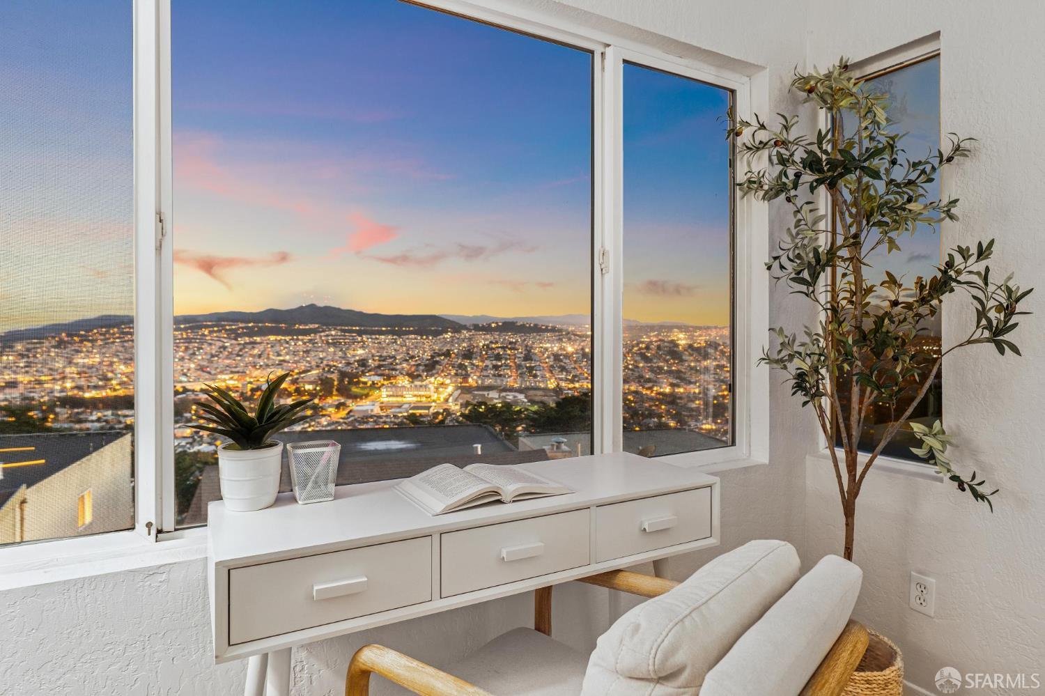 Detail Gallery Image 15 of 83 For 221 Cresta Vista Dr, San Francisco,  CA 94127 - 4 Beds | 3 Baths